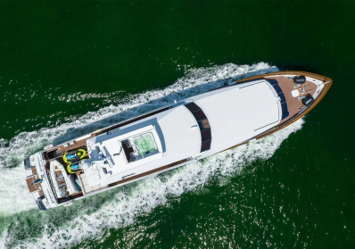 The Best Time of Year to Charter a Yacht in Miami blog image