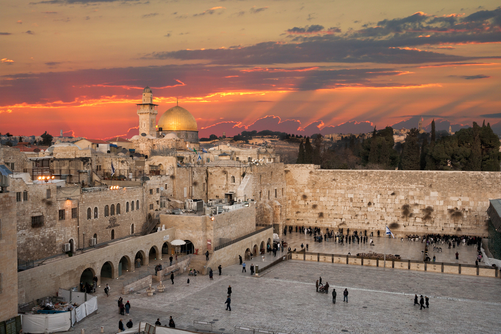 Exploring the Remnants of Herod’s Temple: A Fascinating Experience hero image